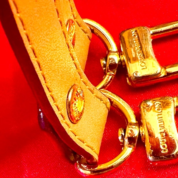 WOW POSHMARK Authentic Louis Vuitton Crossbody Strap = MAKE YOUR BAG A CROSSBODY - Picture 2 of 16